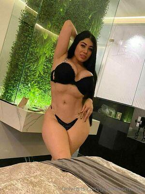 Giselle Montes photo 31