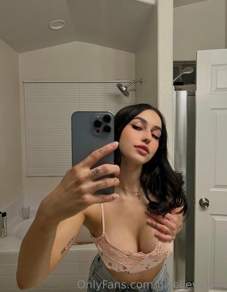 Gisellevalent photo 7