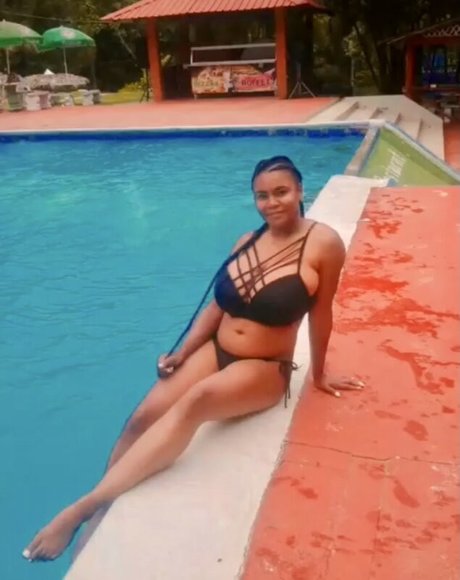 Gisselle F photo 3