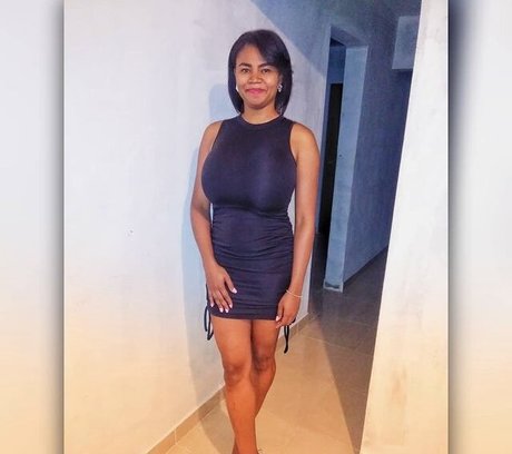 Gisselle F photo 35