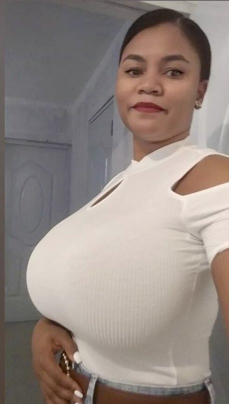 Gisselle F photo 37