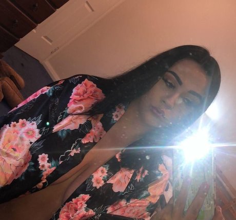 Glitterxkittenx photo 3