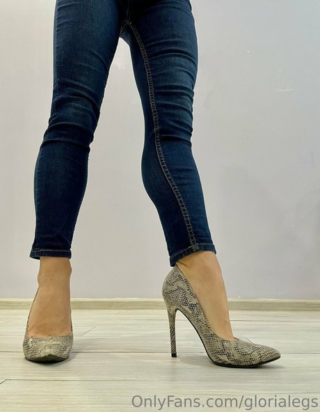 Gloria Legs photo 39