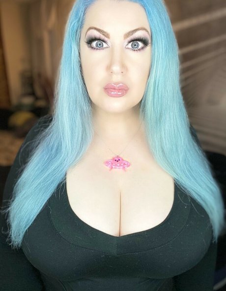 Goddess Zenova photo 1