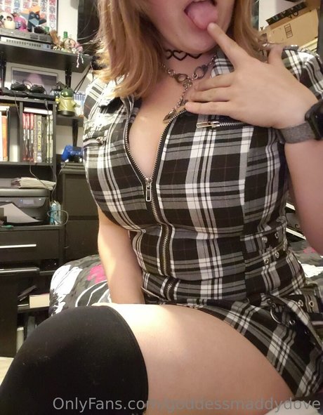 Goddessmaddydove photo 21