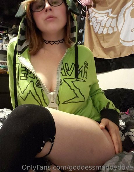 Goddessmaddydove photo 30