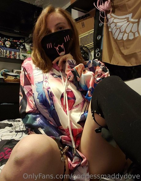 Goddessmaddydove photo 37