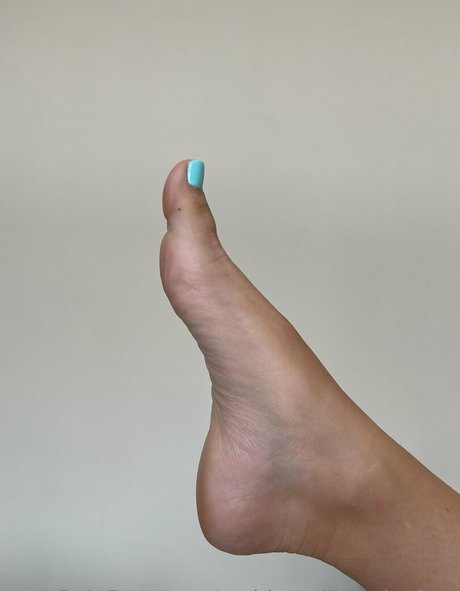 Goddesssilkysolesfree photo 5