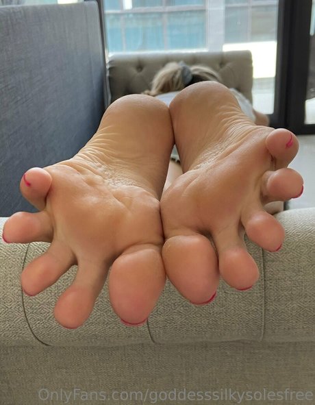 Goddesssilkysolesfree photo 38