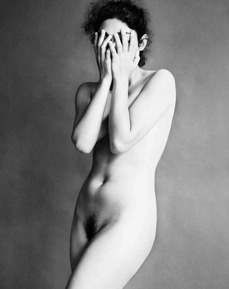 Golshifteh Farahani photo 14