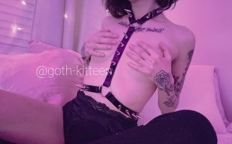 Goth-kitteen photo 38