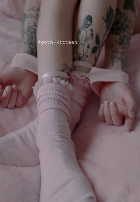Goth-kitteen photo 43
