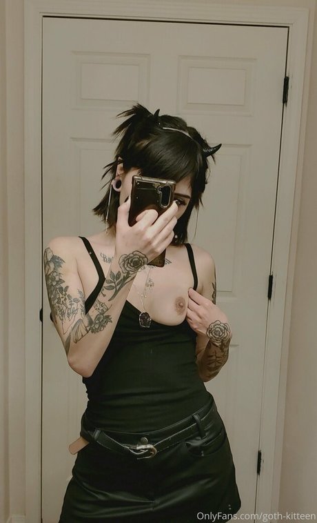 Goth-kitteen photo 114