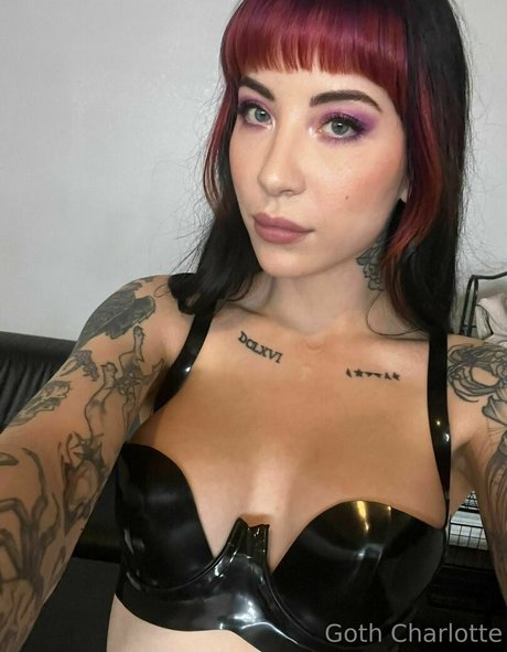 Gothcharlotte photo 7