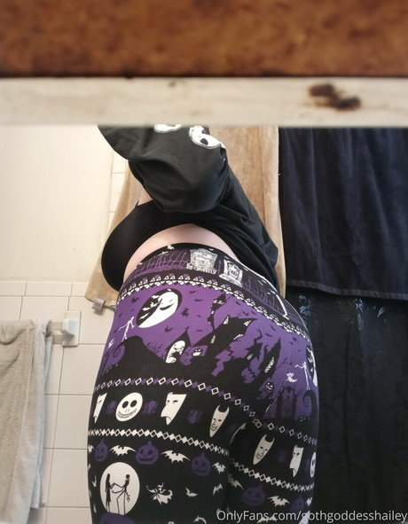 Gothgoddesshailey photo 35