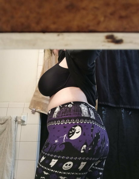 Gothgoddesshailey photo 36