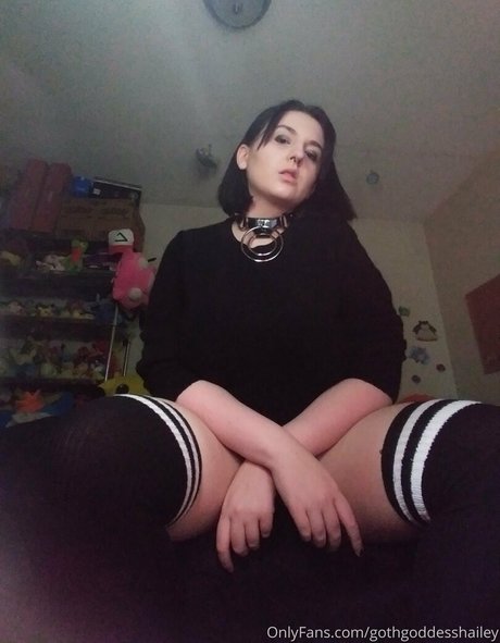 Gothgoddesshailey photo 92