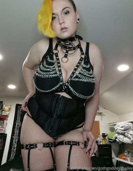 Gothgoddesshailey photo 98