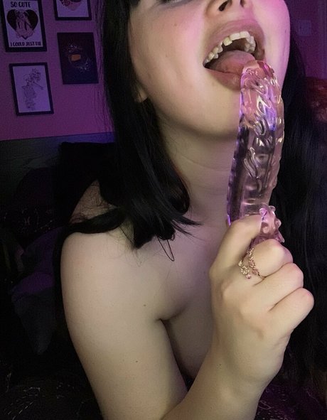 Gothicc Peach photo 2