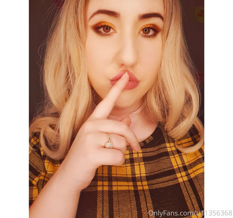 Gothickitti photo 40