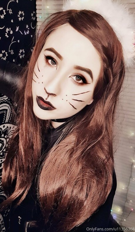Gothickitti photo 58