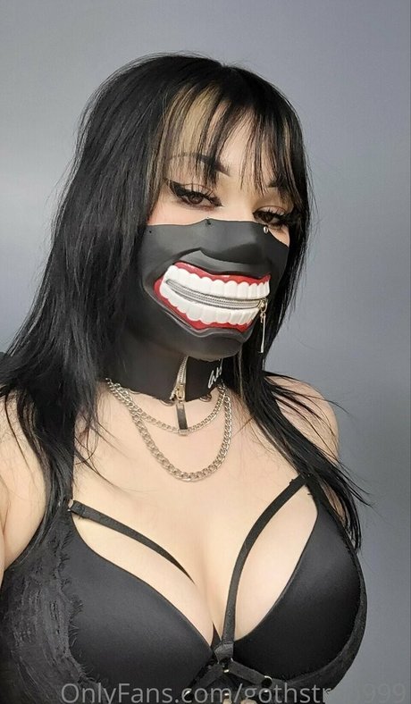Gothstrap999 photo 5