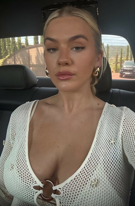 Grace Beverley photo 18