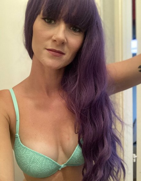 Grace_cherry_official photo 80