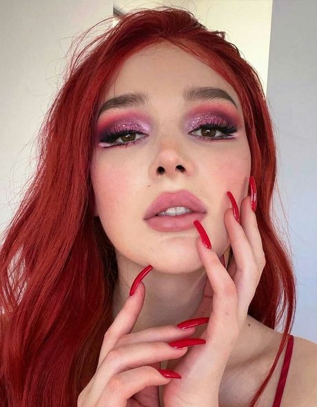 Grace Hyland photo 3