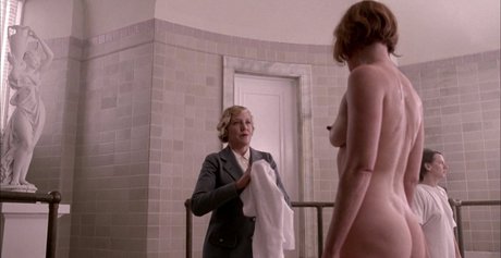 Gretchen Mol photo 6