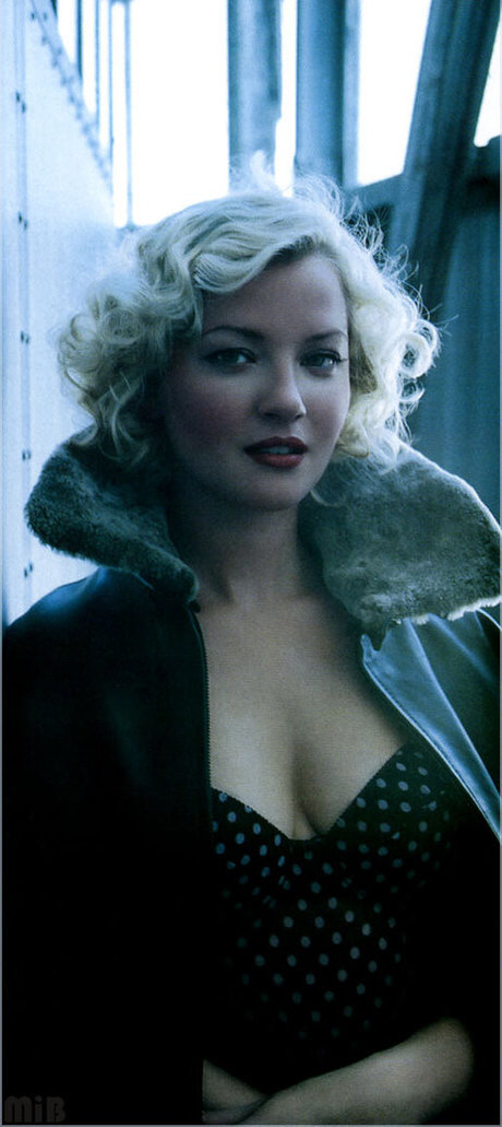 Gretchen Mol photo 15