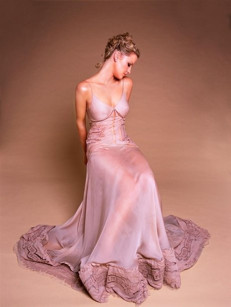 Gretchen Mol photo 21