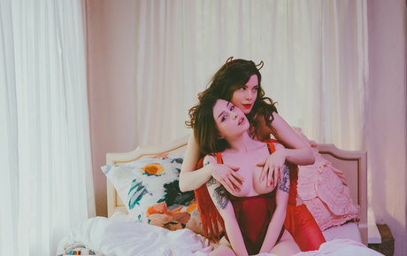 Gwenhoney photo 233
