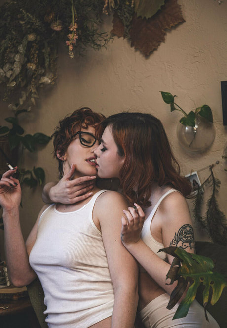 Gwenhoney photo 250