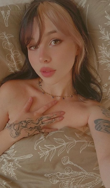 Gwenhoney photo 259