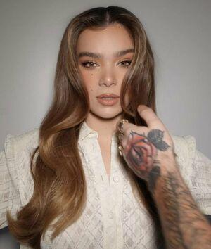 Hailee Steinfeld photo 4