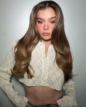 Hailee Steinfeld photo 5