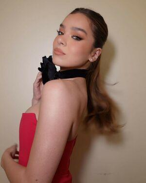 Hailee Steinfeld photo 13