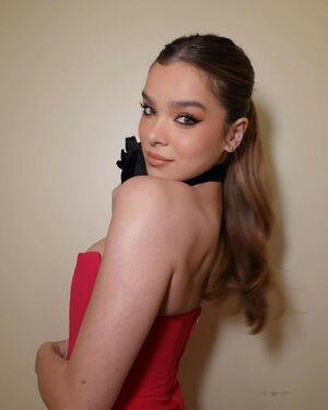 Hailee Steinfeld photo 14