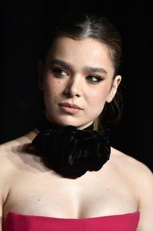 Hailee Steinfeld photo 32