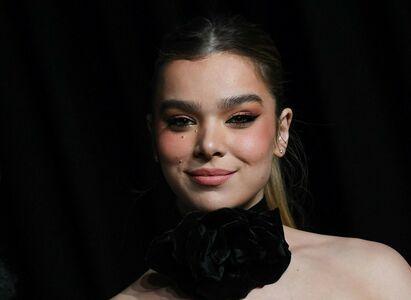 Hailee Steinfeld photo 33