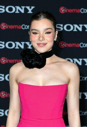 Hailee Steinfeld photo 52