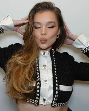 Hailee Steinfeld photo 160