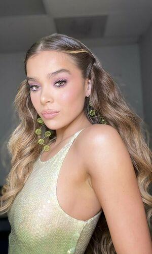 Hailee Steinfeld photo 290