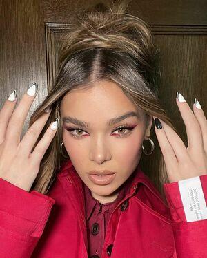 Hailee Steinfeld photo 305