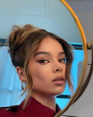 Hailee Steinfeld photo 307