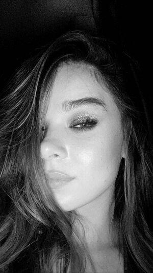 Hailee Steinfeld photo 312