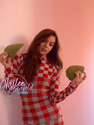 Hailee Steinfeld photo 336
