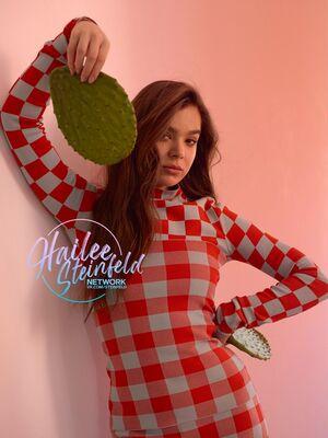 Hailee Steinfeld photo 337