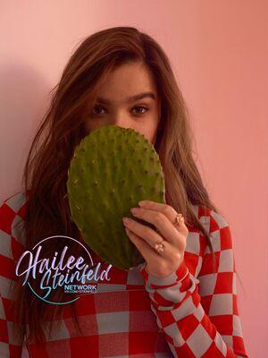 Hailee Steinfeld photo 339